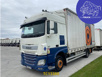 Kamion s ceradom DAF XF 105 460