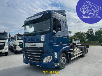 Transporter kontejnera/ Kamion s izmjenjivim sanducima DAF XF