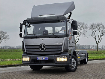 Transporter kontejnera/ Kamion s izmjenjivim sanducima MERCEDES-BENZ Atego 1227