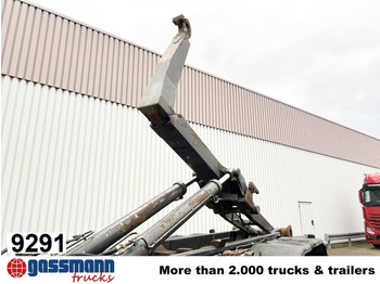 Kamion s kukastom dizalicom