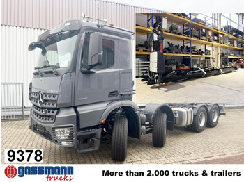 Kamion s kukastom dizalicom MERCEDES-BENZ Arocs 3251