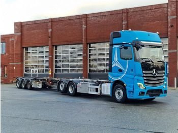 Transporter kontejnera/ Kamion s izmjenjivim sanducima MERCEDES-BENZ Actros 2553