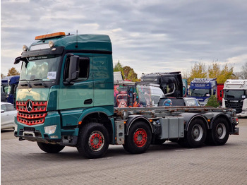 Kamion s kabelskim sustavom Mercedes-Benz Arocs 3251 8x4 - Cable system - HUB reduction - Euro 6 - Camera system: slika Kamion s kabelskim sustavom Mercedes-Benz Arocs 3251 8x4 - Cable system - HUB reduction - Euro 6 - Camera system