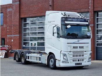 Transporter kontejnera/ Kamion s izmjenjivim sanducima VOLVO FH13 500