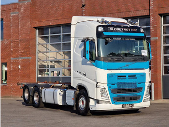 Transporter kontejnera/ Kamion s izmjenjivim sanducima VOLVO FH13 540