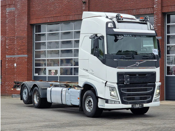 Transporter kontejnera/ Kamion s izmjenjivim sanducima VOLVO FH13 540