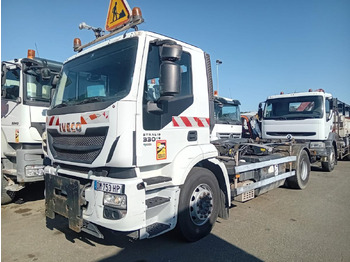 Kamion s kukastom dizalicom IVECO