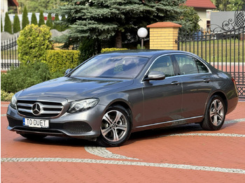 Limuzina MERCEDES-BENZ