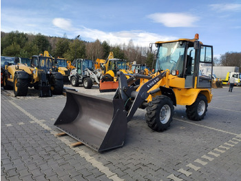 Utovarivač na kotačima VOLVO L30B