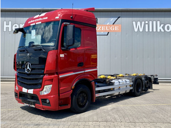 Transporter kontejnera/ Kamion s izmjenjivim sanducima MERCEDES-BENZ