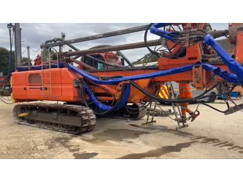 Zabijač stupova Soilmec SR-30: slika Zabijač stupova Soilmec SR-30