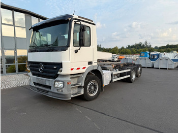 Kamion-šasija Mercedes-Benz Actros MP 2  2532 6x2: slika Kamion-šasija Mercedes-Benz Actros MP 2  2532 6x2