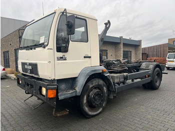 Transporter kontejnera/ Kamion s izmjenjivim sanducima MAN 18.264