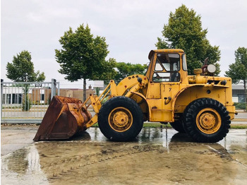 Utovarivač na kotačima CATERPILLAR