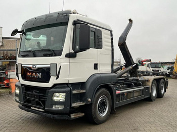 Kamion s kukastom dizalicom MAN TGS