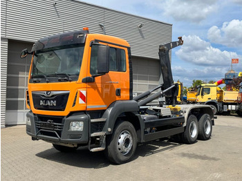 Kamion s kukastom dizalicom MAN TGS