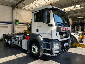 Kamion s kukastom dizalicom MAN TGS