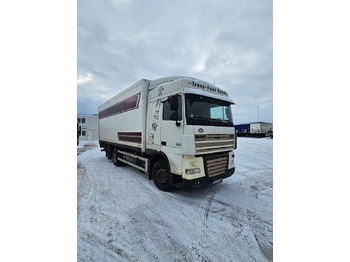 Kamion sandučar DAF XF 105 460
