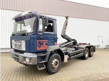 Kamion s kukastom dizalicom MAN 26.364