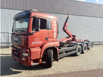 Kamion s kukastom dizalicom MAN TGA