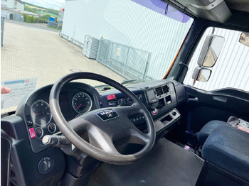 Interior photo 1: Kamion s kukastom dizalicom MAN TGA 28.350 6X4-4 BL TGA 28.350 6X4-4 BL, Lift-/Lenkachse, Meiller