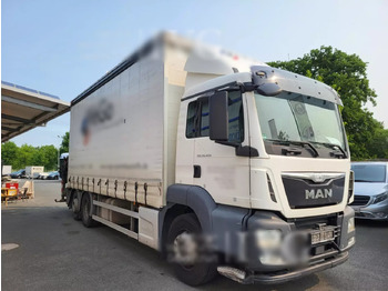 Kamion s ceradom MAN TGS 26.400