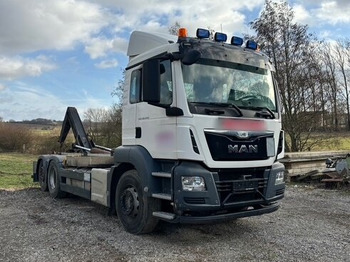 Kamion s kukastom dizalicom MAN TGS 26.440