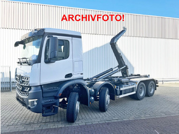 Kamion s kukastom dizalicom MERCEDES-BENZ Arocs