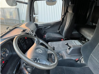 Interior photo 1: Kamion s ceradom Mercedes-Benz Atego 822 4x2 Atego 822 4x2, Doka mit Kombisitzbank
