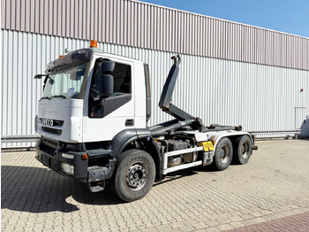 Kamion s kukastom dizalicom