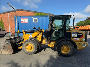 Utovarivač na kotačima CATERPILLAR 906M