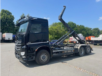 Kamion s kukastom dizalicom Mercedes-Benz Arocs 5 2651  HD Mit Meiller Abrollkipper: slika Kamion s kukastom dizalicom Mercedes-Benz Arocs 5 2651  HD Mit Meiller Abrollkipper
