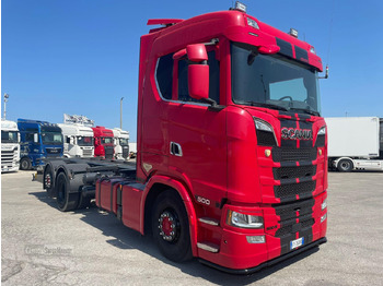 Transporter kontejnera/ Kamion s izmjenjivim sanducima SCANIA S 500