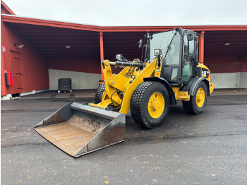 Utovarivač na kotačima CATERPILLAR 906H
