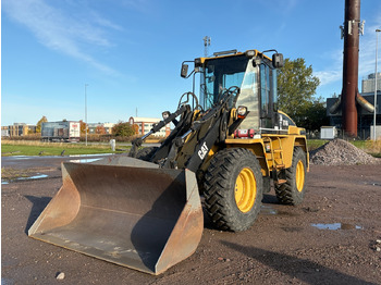 Utovarivač na kotačima CATERPILLAR