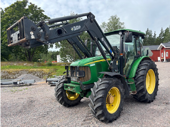 Traktor JOHN DEERE 5820