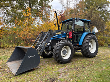 Traktor NEW HOLLAND