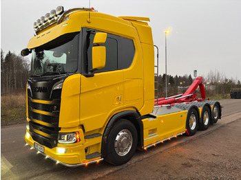 Kamion s kukastom dizalicom SCANIA