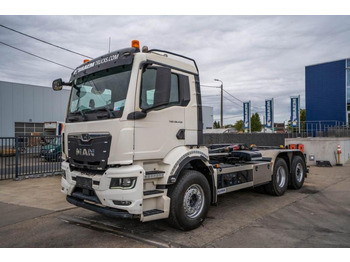 Kamion s kukastom dizalicom MAN TGS 26.430