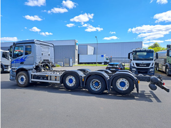 Kamion-šasija Mercedes Benz Actros 3243 8x2  1,2 & 4 Lenkachse, 2 & 4 Liftbar(Nr. 6051): slika Kamion-šasija Mercedes Benz Actros 3243 8x2  1,2 & 4 Lenkachse, 2 & 4 Liftbar(Nr. 6051)