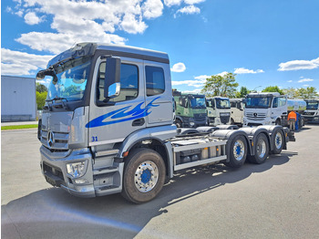 Kamion-šasija Mercedes Benz Actros 3243 8x2  1,2 & 4 Lenkachse, 2 & 4 Liftbar(Nr. 6051): slika Kamion-šasija Mercedes Benz Actros 3243 8x2  1,2 & 4 Lenkachse, 2 & 4 Liftbar(Nr. 6051)