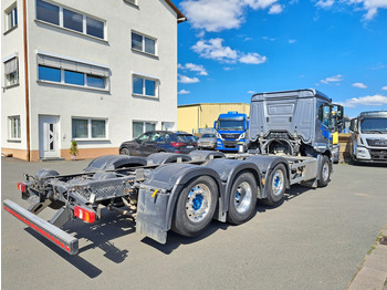 Kamion-šasija Mercedes Benz Actros 3243 8x2  1,2 & 4 Lenkachse, 2 & 4 Liftbar(Nr. 6051): slika Kamion-šasija Mercedes Benz Actros 3243 8x2  1,2 & 4 Lenkachse, 2 & 4 Liftbar(Nr. 6051)