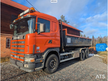 Kamion s kukastom dizalicom SCANIA R124