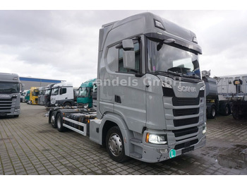 Transporter kontejnera/ Kamion s izmjenjivim sanducima SCANIA S 450
