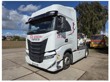 Tegljač IVECO S-WAY