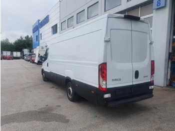 Putnički kombi IVECO Daily 35S16V: slika Putnički kombi IVECO Daily 35S16V