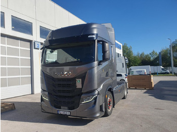 Tegljač IVECO S-WAY