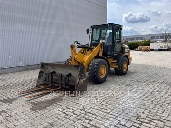 Utovarivač na kotačima CATERPILLAR