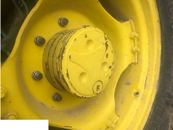 Glavina kotača za Poljoprivredni strojevi John Deere 6120 - Piasta: slika Glavina kotača za Poljoprivredni strojevi John Deere 6120 - Piasta
