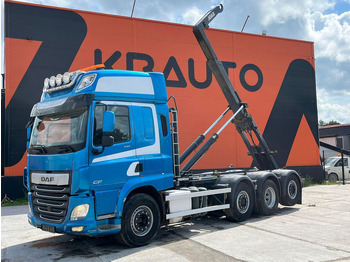 Kamion s kukastom dizalicom DAF CF